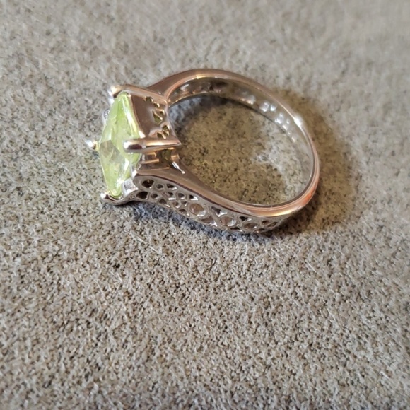 Green Ring - Picture 2 of 2